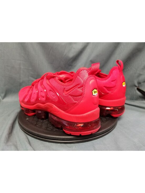 Nike Air VaporMax Plus Sneakers Triple Red CW6973 600 Mens Size 8.5 NEW NO BOX!